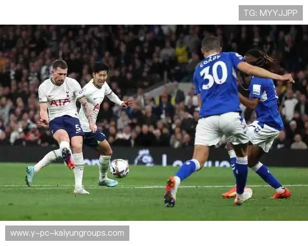 凯恩停球策应创造出极佳路线